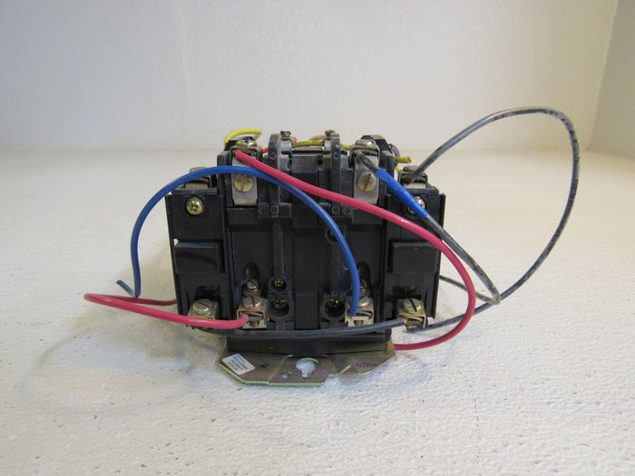 Allen-Bradley-Auxiliary-Contact-Sizes-0-5-Heavy-Duty-8in-x-7in-595-BL-Metal-368 7