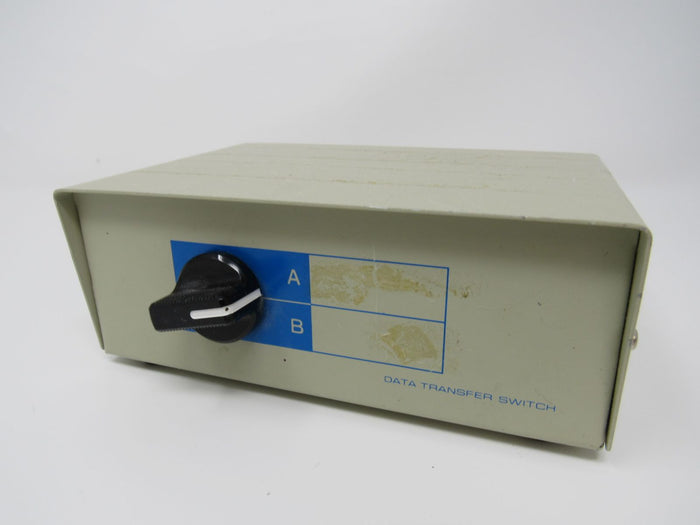 D89-Data-Transfer-Switch-Serial-2-Way-AB-Male-DB502-0002-584 2