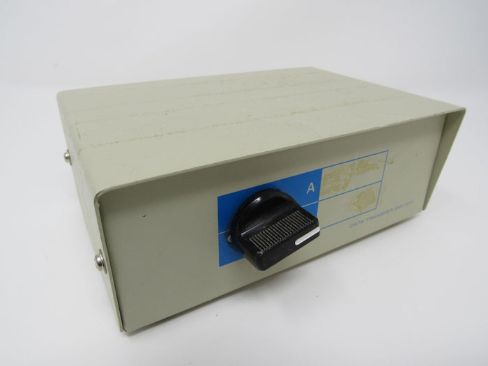 D89-Data-Transfer-Switch-Serial-2-Way-AB-Male-DB502-0002-584 3