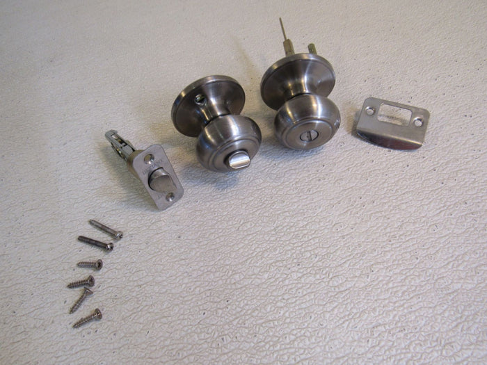 Defiant-Door-Knob-Privacy-Lock-Brushed-Nickel-K2110-370 1